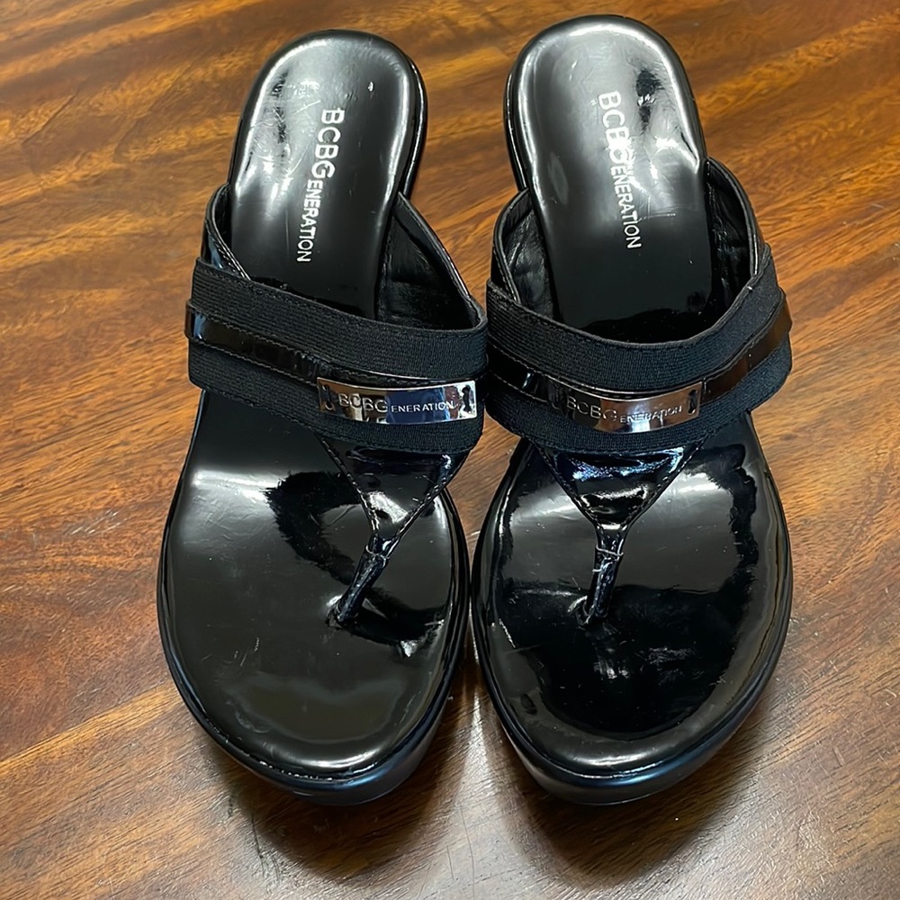 BCBG black patent wedge - Sz 6